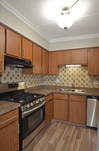 15 E Maple St in Lombard, IL - Building Photo - Building Photo