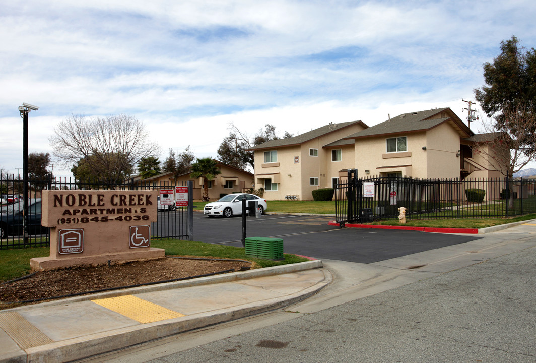 Noble Creek Apartments in Beaumont, CA - Foto de edificio