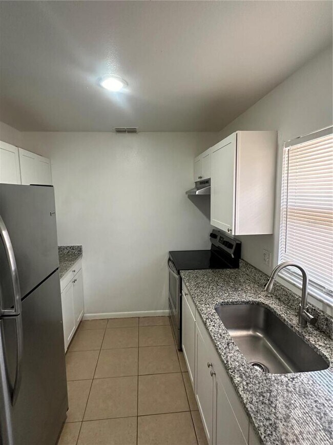 2220 Leo Dr in Auburndale, FL - Building Photo - Building Photo