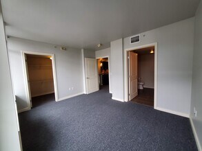 819 Virginia St, Unit 1404 in Seattle, WA - Building Photo - Building Photo