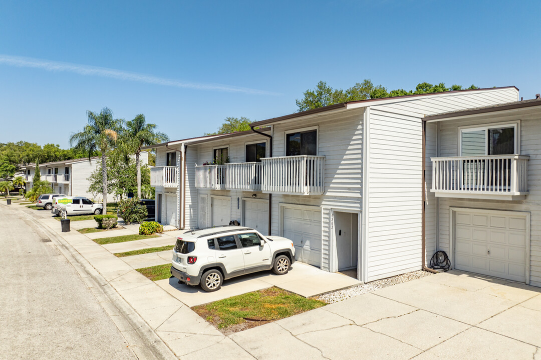 Lake Forest Condominiums in Pinellas Park, FL - Building Photo