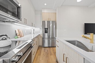 46 Lancaster Ter, Unit 46 in Brookline, MA - Building Photo - Building Photo