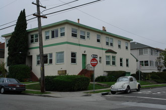 1200 Carmelita Ave in Burlingame, CA - Building Photo - Building Photo