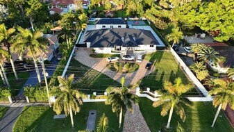 365 NW 132nd Ave in Miami, FL - Building Photo