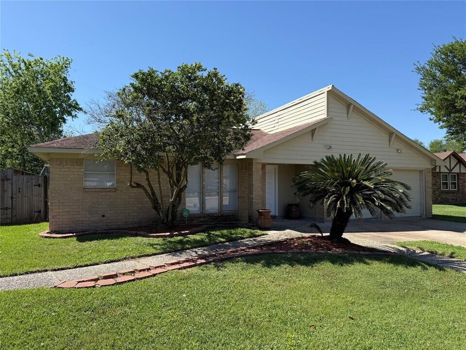 6610 Addicks Clodine Rd in Houston, TX - Building Photo
