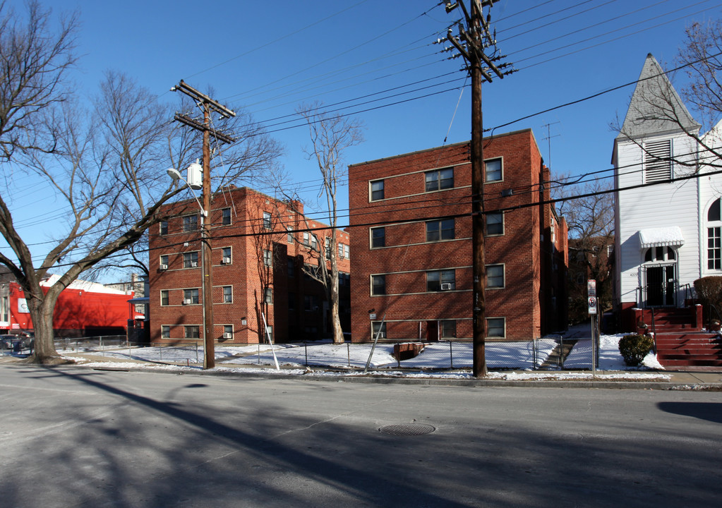 4256-4264 Benning Rd NE in Washington, DC - Foto de edificio