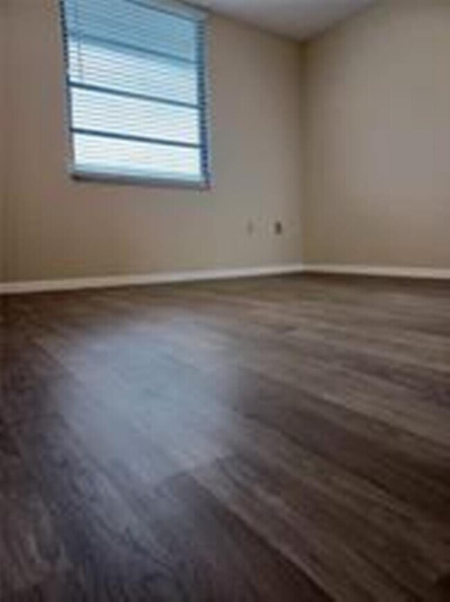 1703 Whitehall Dr, Unit 401 in Davie, FL - Building Photo - Building Photo
