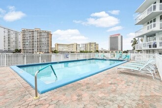 1913 S Ocean Dr, Unit 121 in Hallandale Beach, FL - Foto de edificio - Building Photo