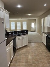 8043 Ellinger Ln in Houston, TX - Foto de edificio - Building Photo