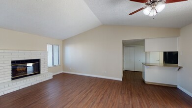 Sunset Gardens Apartments in Madera, CA - Building Photo - Building Photo