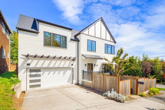 626 N 65th St in Seattle, WA - Building Photo - Building Photo