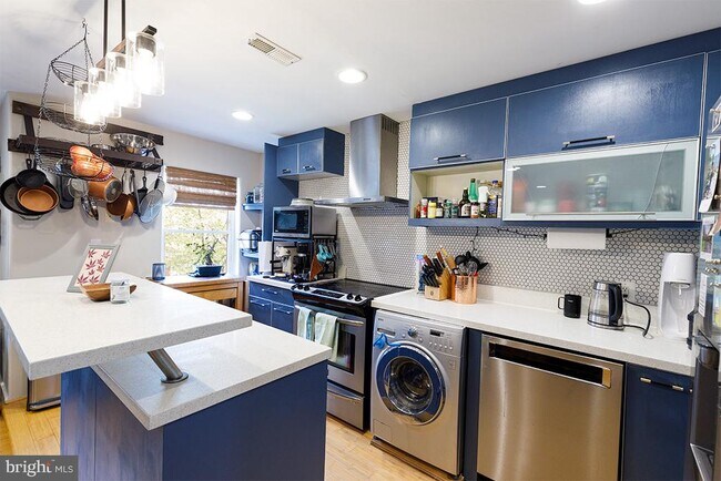 1220 Holbrook Terrace NE in Washington, DC - Building Photo - Building Photo