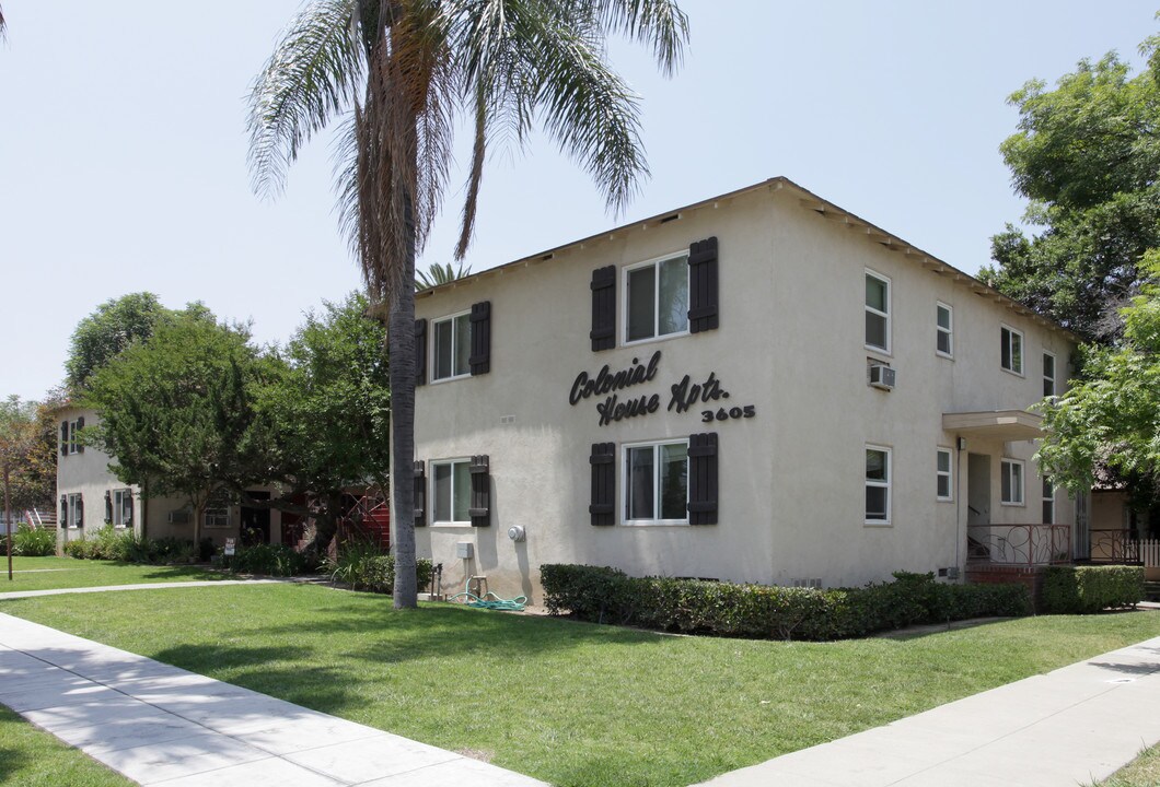 Colonial House Apartments in Riverside, CA - Building Photo