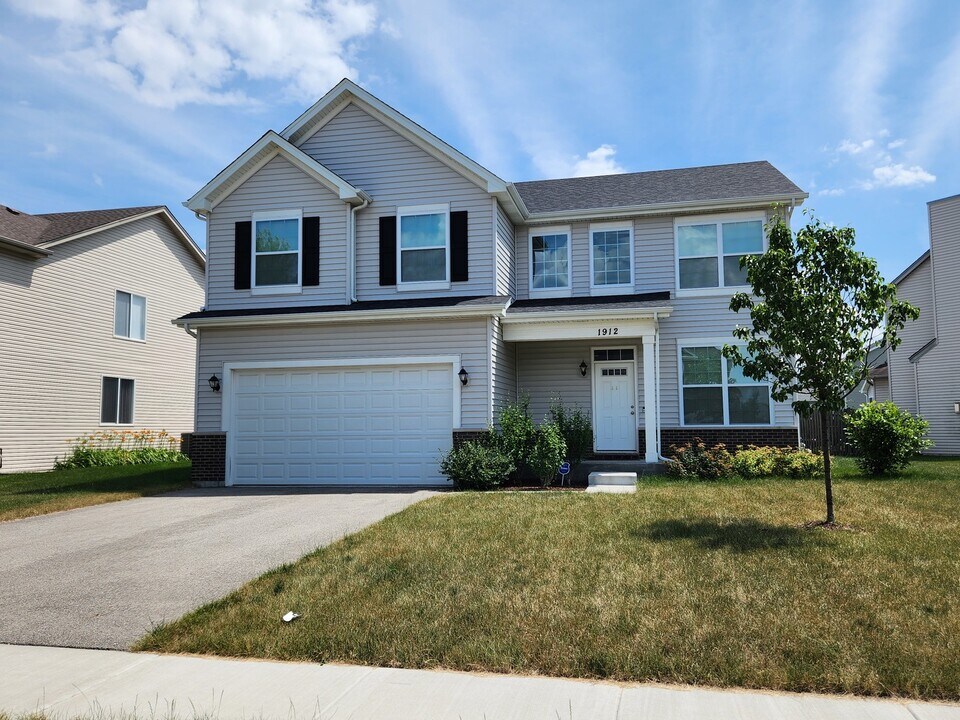 1912 Carlton Dr in Plainfield, IL - Building Photo