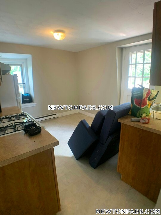 12 Lincoln St in Newton, MA - Building Photo