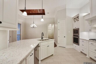 41050 Galvez Trails Blvd in Prairieville, LA - Foto de edificio - Building Photo