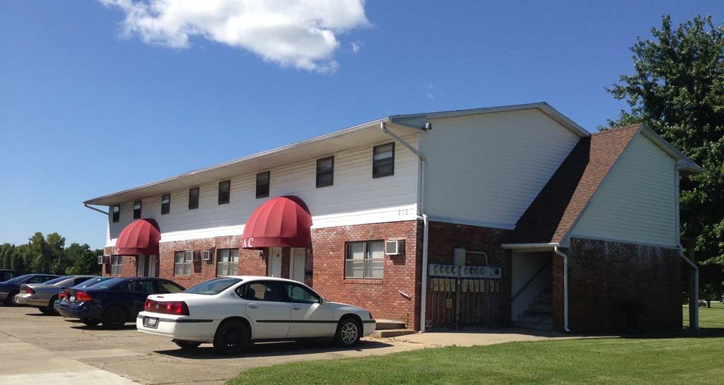 Arbor Crest Apartments in Robinson, IL - Building Photo