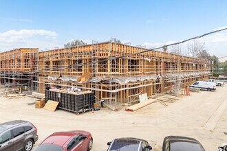 The Oaks on Balboa in Encino, CA - Building Photo - Building Photo