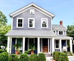 412 Carpenter St in Greenport, NY - Building Photo