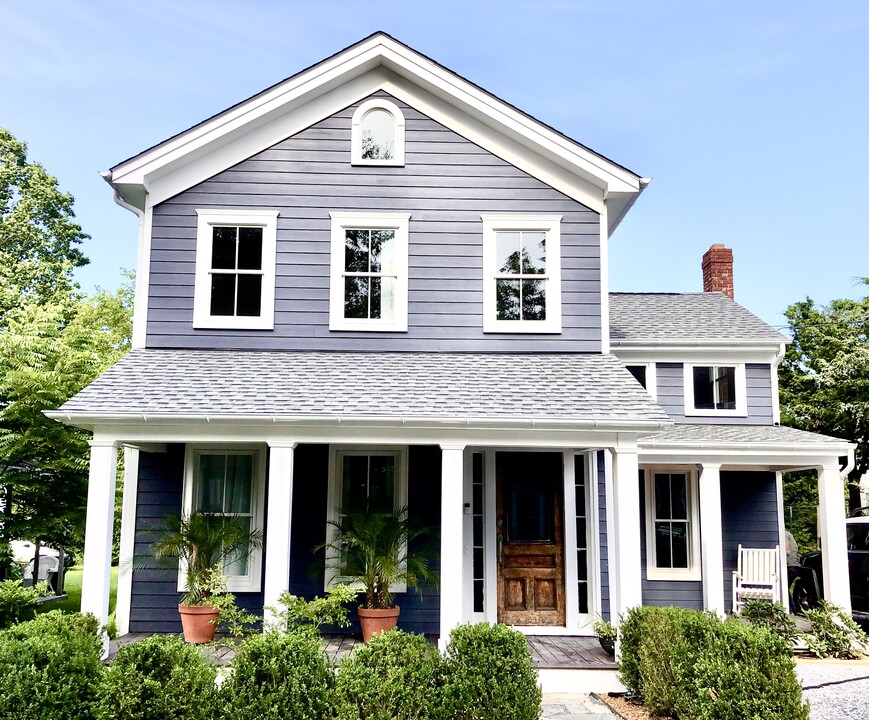 412 Carpenter St in Greenport, NY - Building Photo