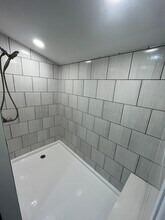 64 Sand Creek Rd, Unit main building in Albany, NY - Foto de edificio - Building Photo