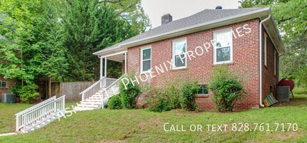 7 Enka Pine St in Candler, NC - Building Photo - Building Photo