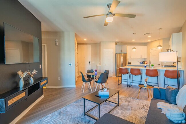 777 E Stella Ln in Phoenix, AZ - Building Photo - Building Photo