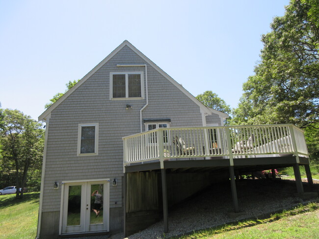 255 Shootflying Hill Rd in Centerville, MA - Foto de edificio - Building Photo