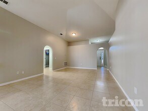 333 Milford St in Davenport, FL - Foto de edificio - Building Photo