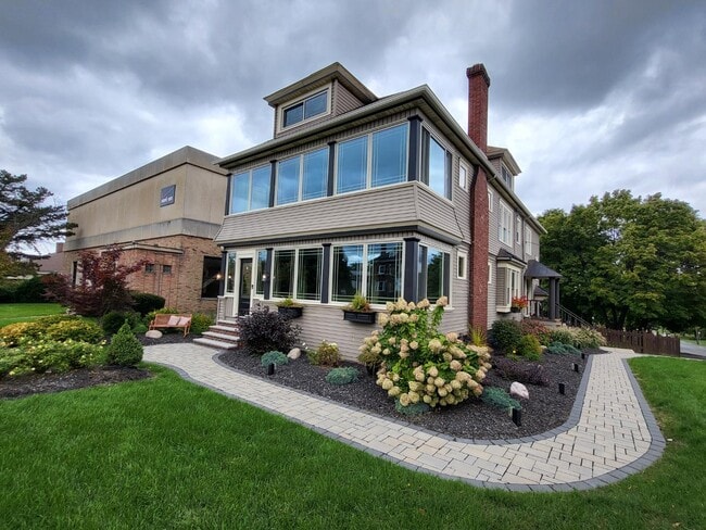 3331 James St