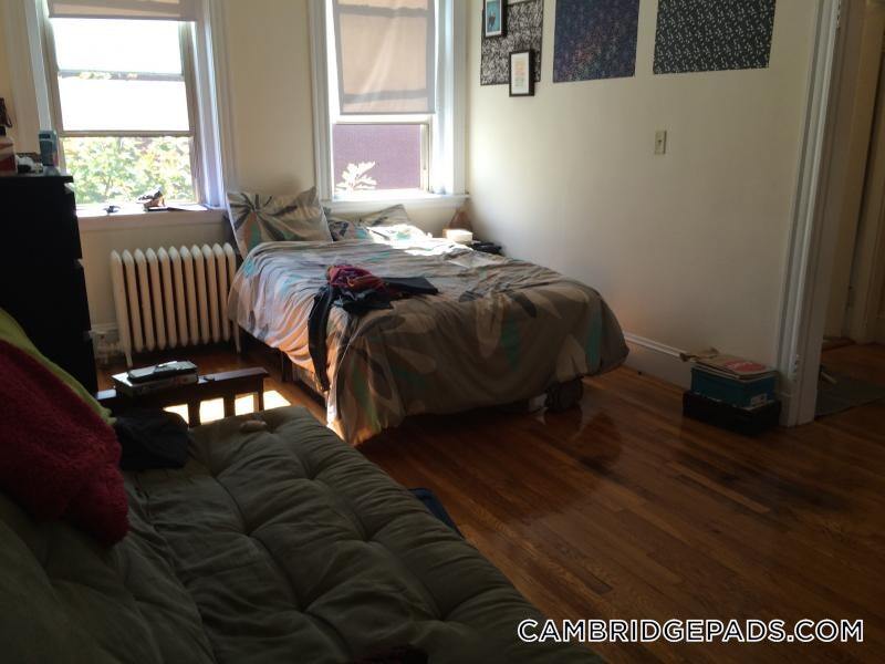 1610 Massachusetts Ave in Cambridge, MA - Building Photo