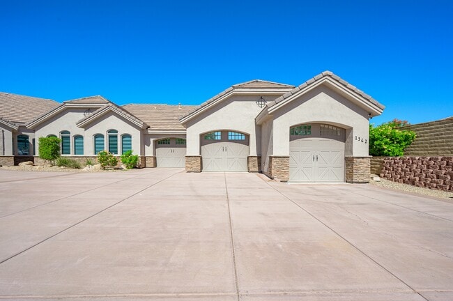 1362 Pioneer Trail in Bullhead City, AZ - Building Photo - Building Photo