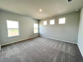 301 Alcatraz Lp in Jarrell, TX - Building Photo - Building Photo