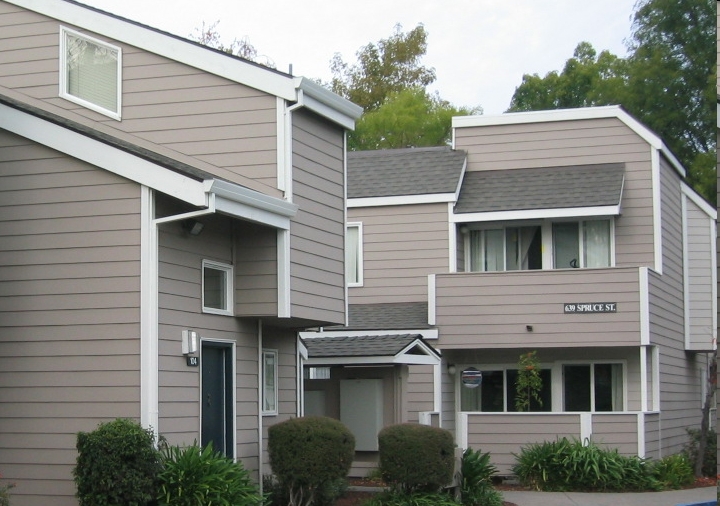 Redwood Court in Redwood City, CA - Building Photo