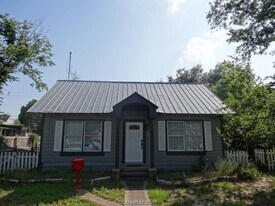 402 Ayrshire St in College Station, TX - Building Photo
