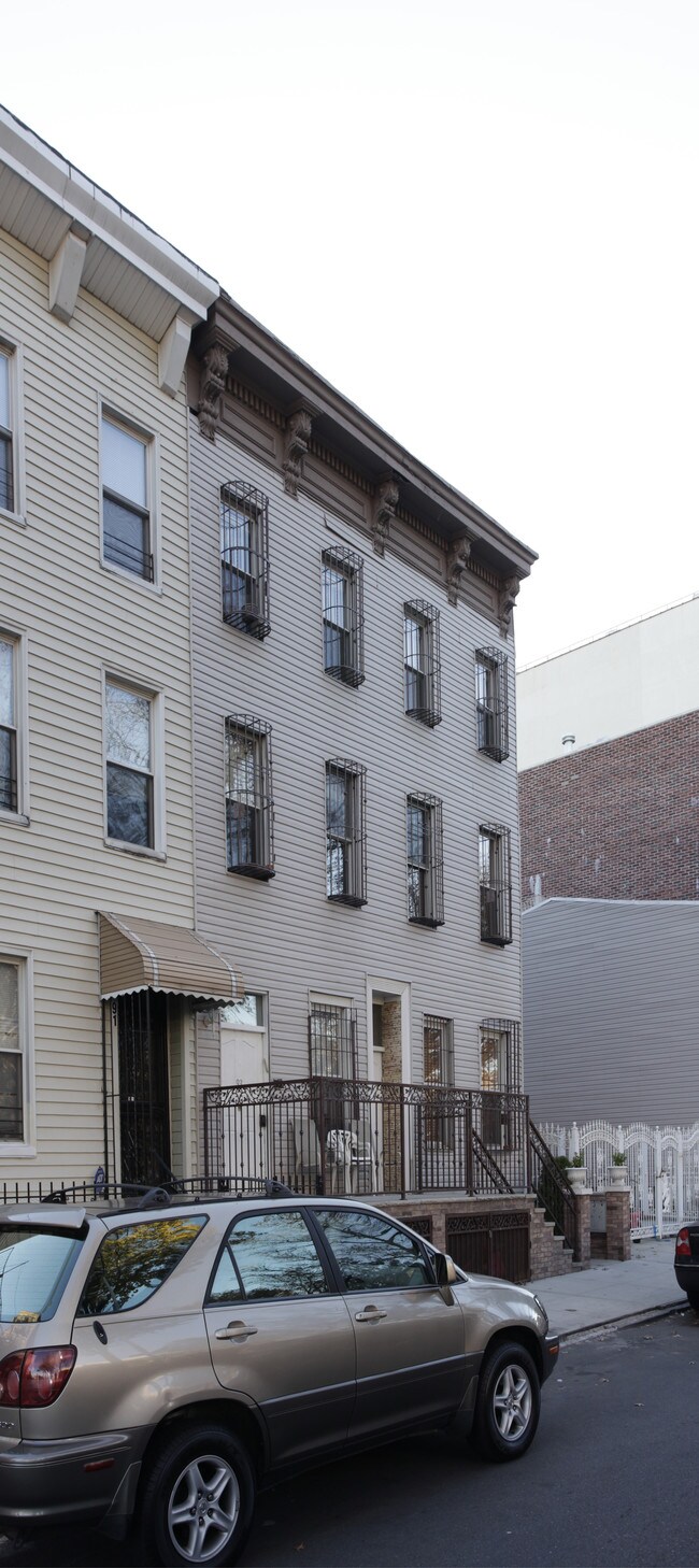 93 Taaffe Pl in Brooklyn, NY - Building Photo - Building Photo