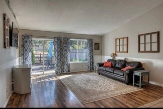 6513 W Lowell Ave in Nine Mile Falls, WA - Building Photo - Building Photo