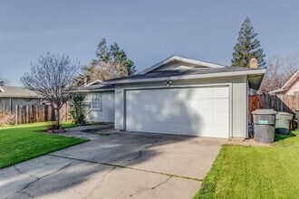 4519 Tallyho Dr in Sacramento, CA - Foto de edificio - Building Photo