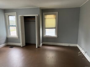 297 Laurel Ave in Bridgeport, CT - Foto de edificio - Building Photo