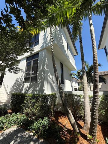 8251 NW 47th Ter in Doral, FL - Building Photo - Building Photo