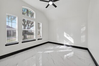 10703 White Bridge Ln in Sugar Land, TX - Building Photo - Building Photo