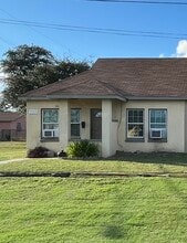 226 S Lamont St, Unit R in Aransas Pass, TX - Building Photo - Building Photo