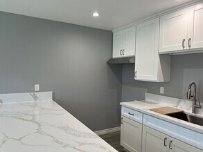 Honey Garden Apartments in Hesperia, CA - Foto de edificio - Building Photo