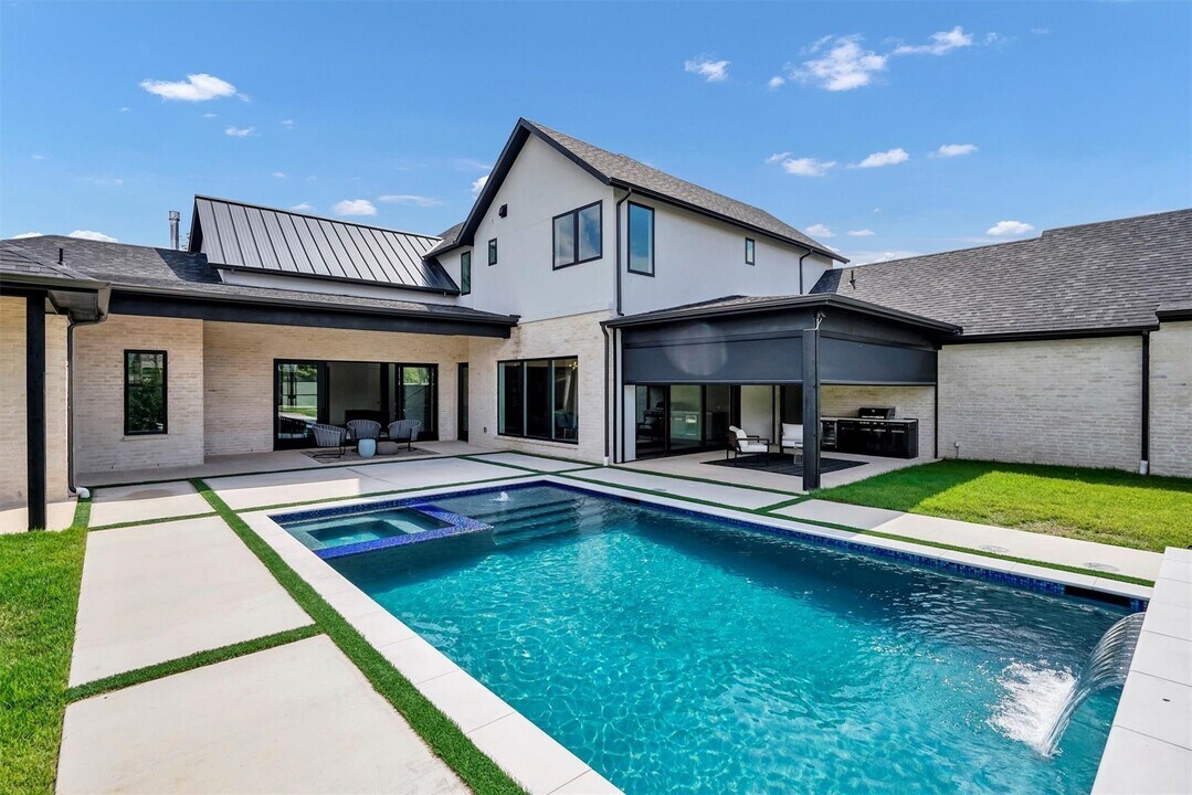 7533 Royal Pl in Dallas, TX - Building Photo