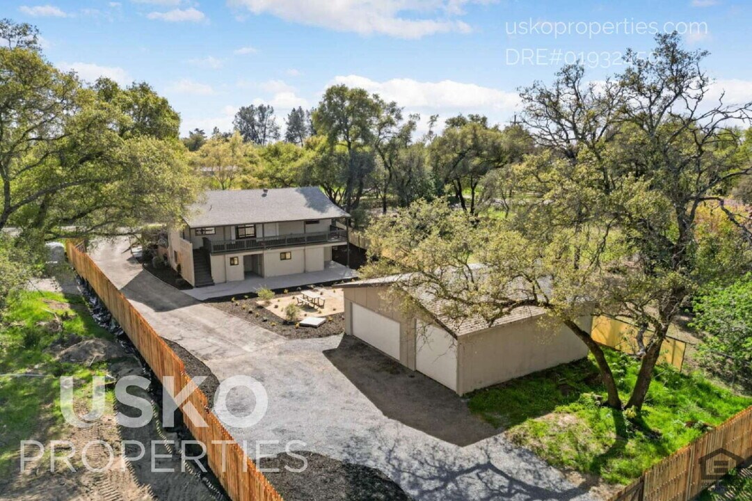 6085 Cavitt Stallman Rd in Granite Bay, CA - Building Photo