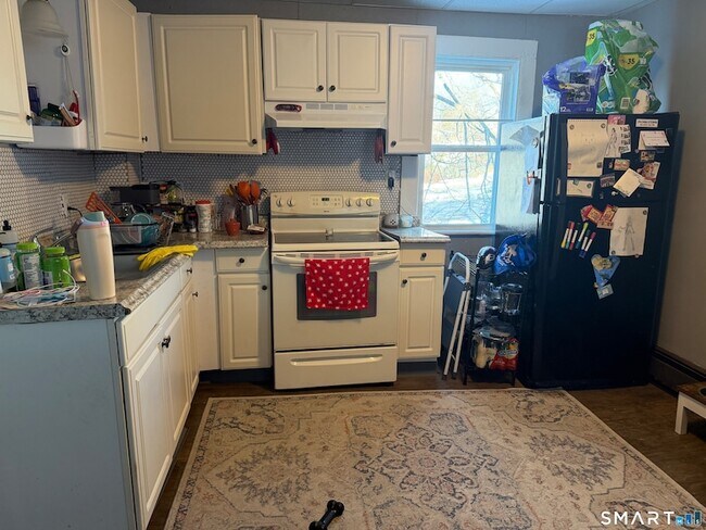 131 Willow St in Winchester, CT - Building Photo - Building Photo