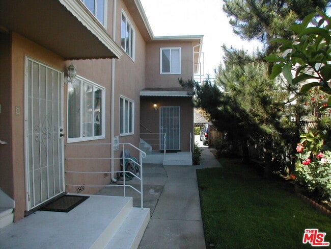 property at 2221 Ocean Park Blvd