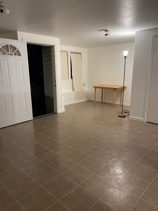 2 Leonard St Rentals in Amsterdam, NY