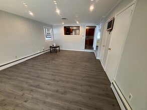 3134 Ward Ln in Wantagh, NY - Foto de edificio - Building Photo