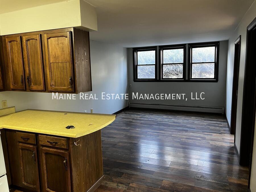 47 Sanford St in Bangor, ME - Building Photo